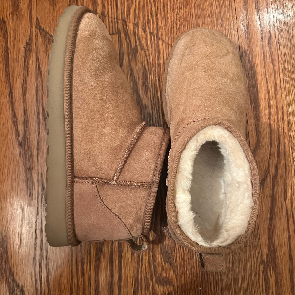 Women’s classic ugg ultra minis